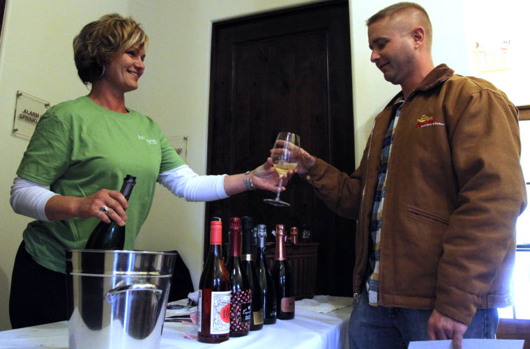 Carving and Wine.Photo J.Villanueva 0004.jpg